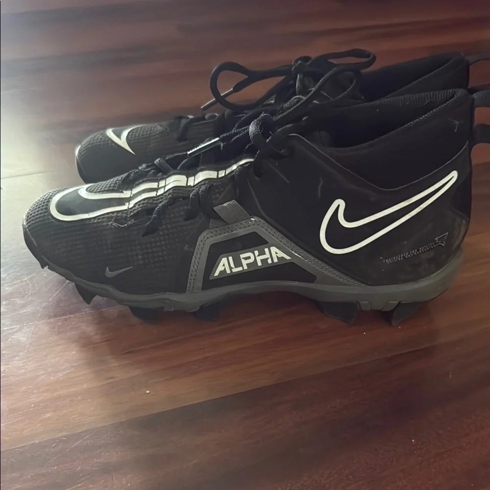 Nike Black and White Sports Sneakers